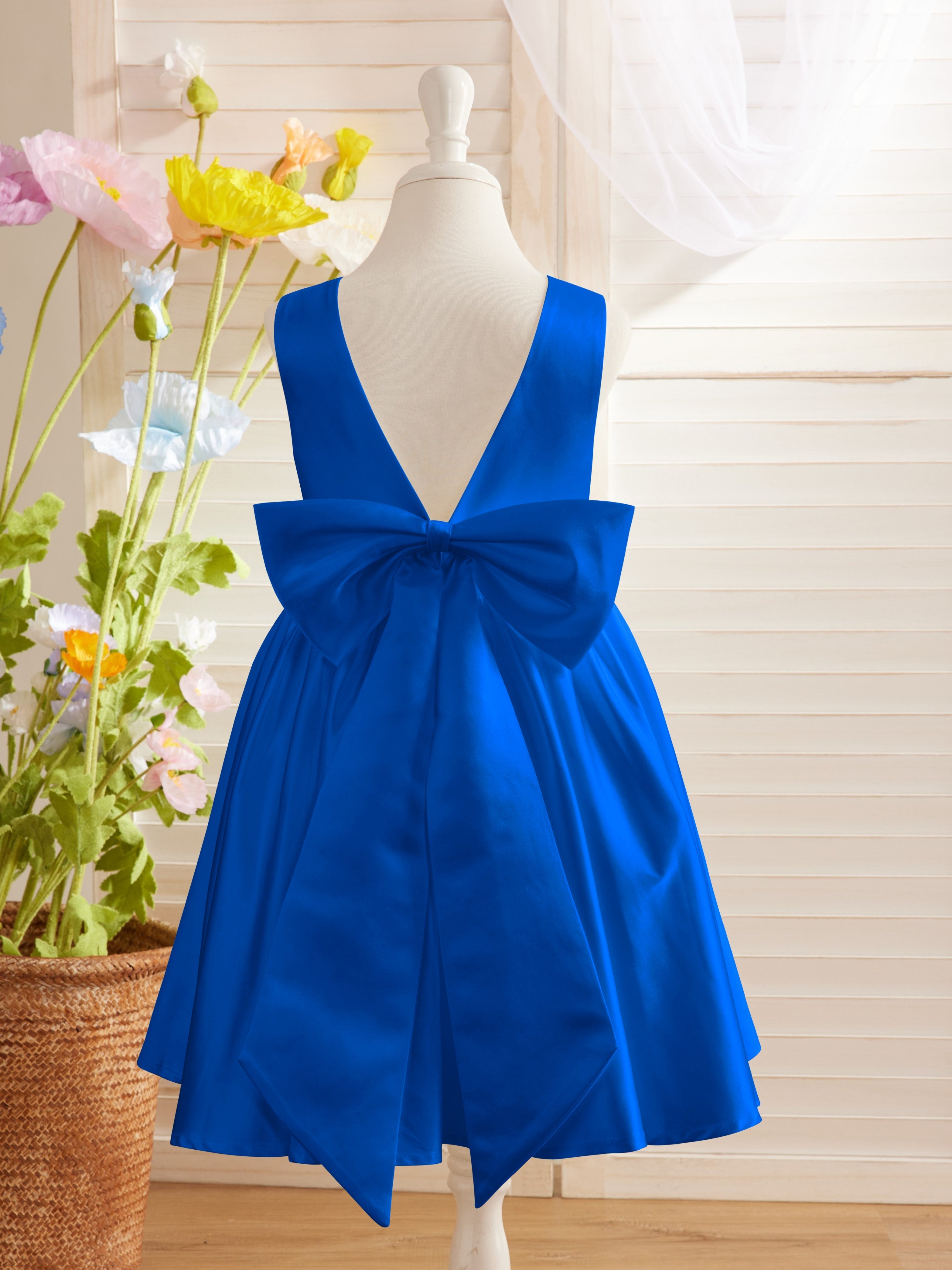 Elegante vestido de niña de las flores de satén con corte en A, espalda en V y lazo, hasta la rodilla 