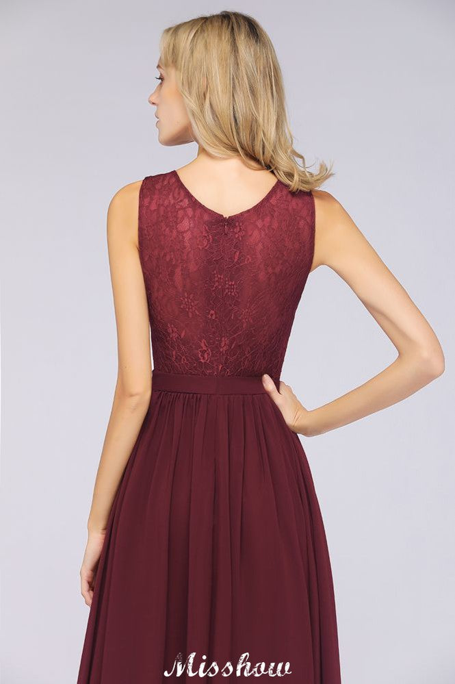 Vestido de dama de honor largo hasta el suelo, corte en A, con volantes, de gasa y encaje, con escote en V.