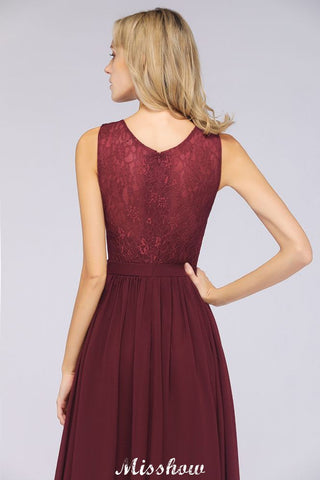 Vestido de dama de honor largo hasta el suelo, corte en A, con volantes, de gasa y encaje, con escote en V.