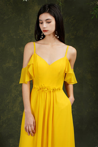 Vestido largo de fiesta de tul con tirantes finos y corte en A con volantes