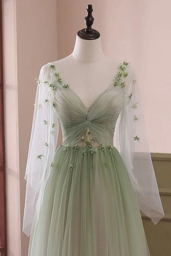 Sabina | Robe de bal en tulle trapèze à manches longues couleur sauge avec appliques