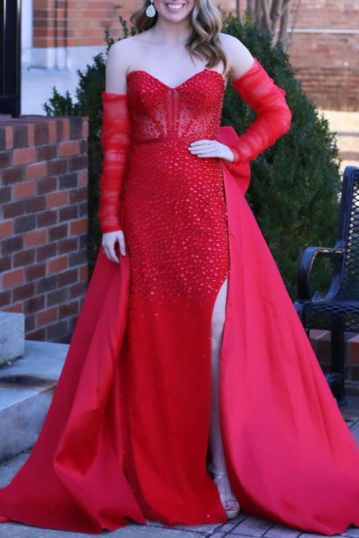 Sabriel | Vestido largo de fiesta rojo con escote corazón, satén, cuentas y abertura