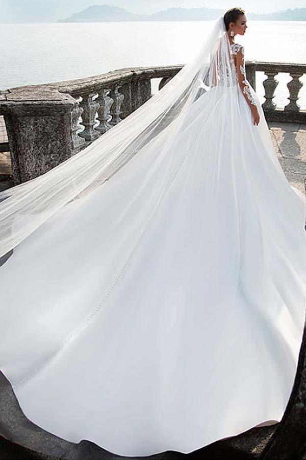 Robe de mariée trapèze en satin à encolure bateau et applications de dentelle WD192