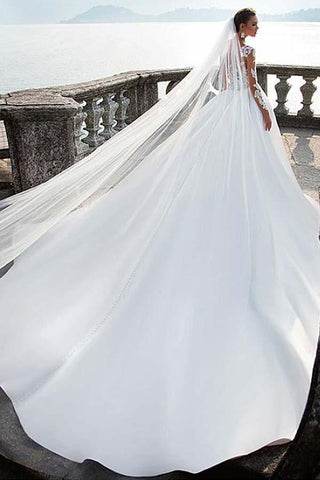 Vestidos de novia corte A con escote barco en satén y apliques de encaje WD192