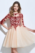 Vestido de cóctel hasta la rodilla con escote redondo, mangas tres cuartos, apliques y lentejuelas PG118