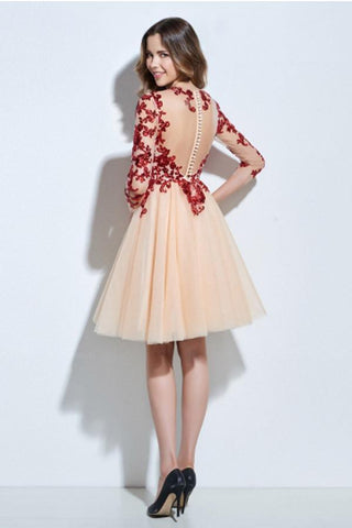 Robe cocktail mi-longue à manches 3/4 et appliques de sequins, PG118