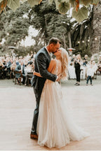 Robe de mariée de plage en tulle ivoire transparent et dentelle, col en V et dos en V WD419