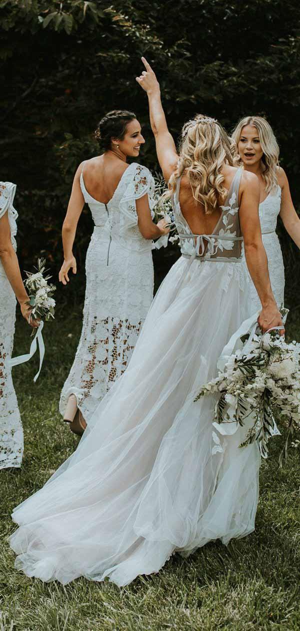 Robe de mariée de plage en tulle ivoire transparent et dentelle, col en V et dos en V WD419