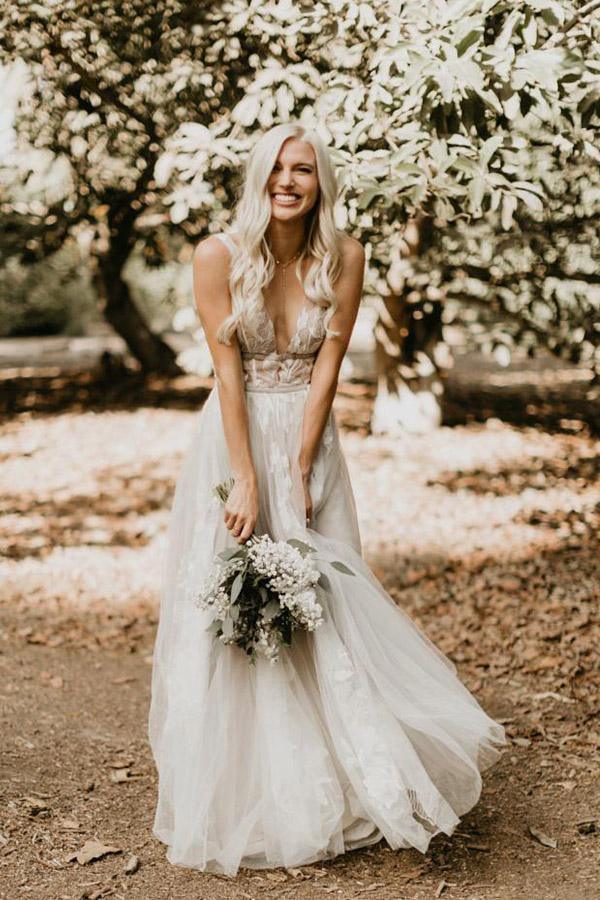 Robe de mariée de plage en tulle ivoire transparent et dentelle, col en V et dos en V WD419