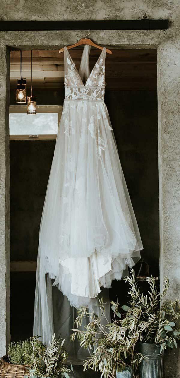 Robe de mariée de plage en tulle ivoire transparent et dentelle, col en V et dos en V WD419