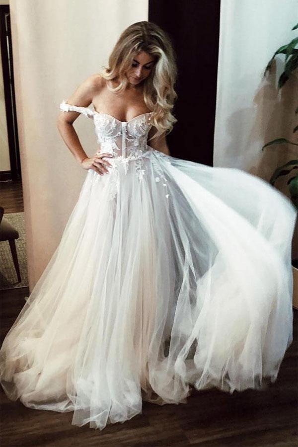 Vestido de novia largo color marfil con hombros descubiertos y apliques WD363