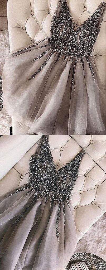 Robe de bal courte en tulle gris à sequins et perles, col en V, référence PD336 