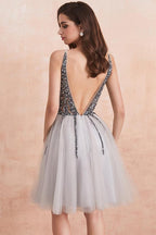 Robe de bal courte en tulle gris à sequins et perles, col en V, référence PD336 
