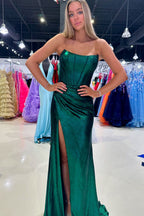 Serilda | Vestido largo de fiesta de satén verde oscuro sin tirantes con abertura