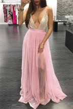 Robe de bal longue sexy en forme de A, décolleté en V, dos nu et fente.