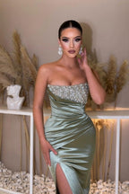 Vestidos de noche de satén sin mangas, sexis y hermosos, con cuentas y corte columna.