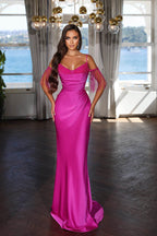 Robe de soirée sirène en satin, longue et sexy, à fines bretelles spaghetti et ornée de perles.