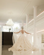 Vestido de novia largo, sexy, de corte A, escote en V, tirantes finos, apliques de encaje y espalda descubierta