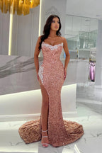 Robe de bal longue et sexy en dentelle pailletée, sans bretelles, couleur rose poudré, avec fente