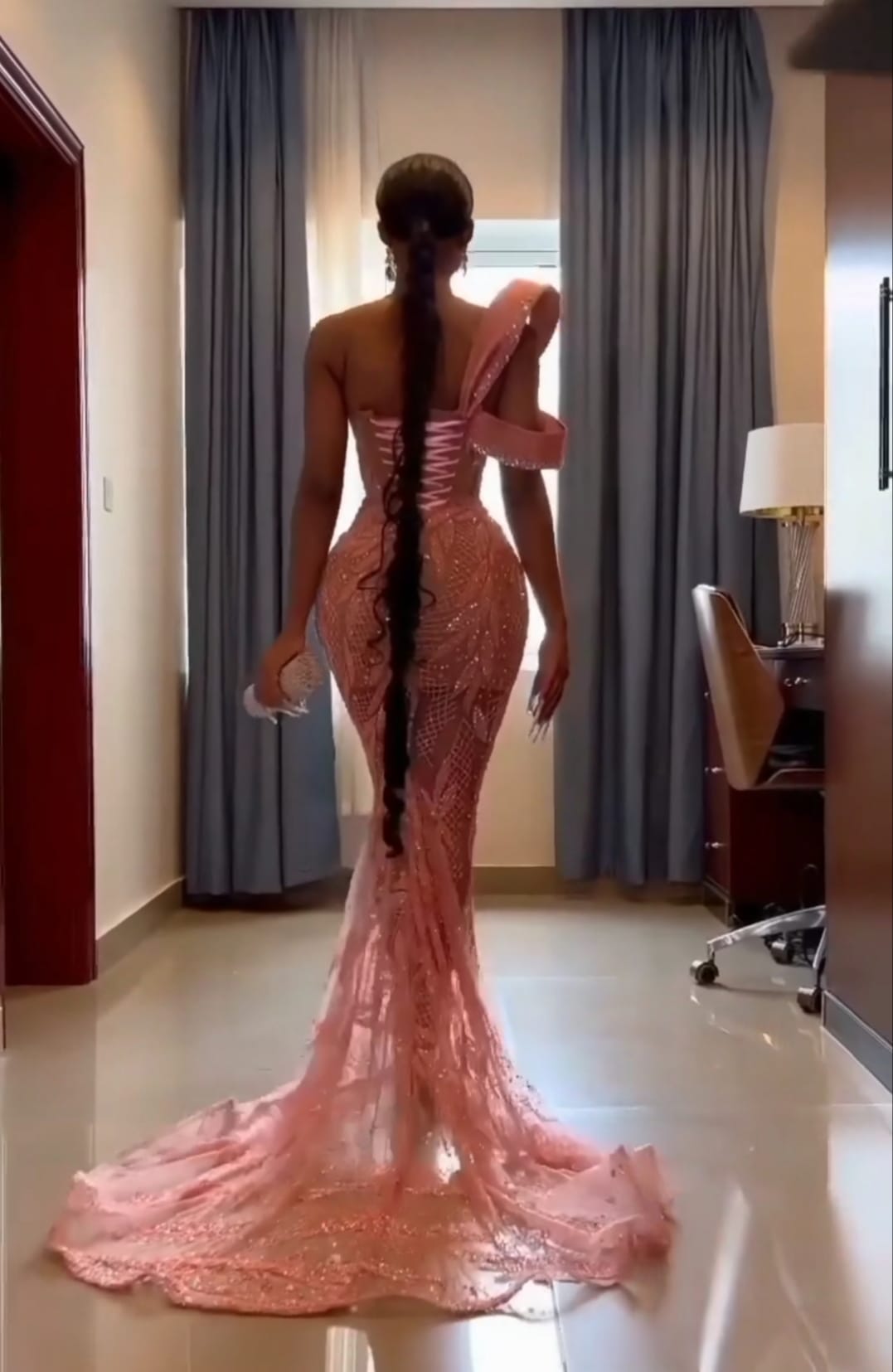 Robe de bal sirène longue et sexy à une épaule et sequins scintillants