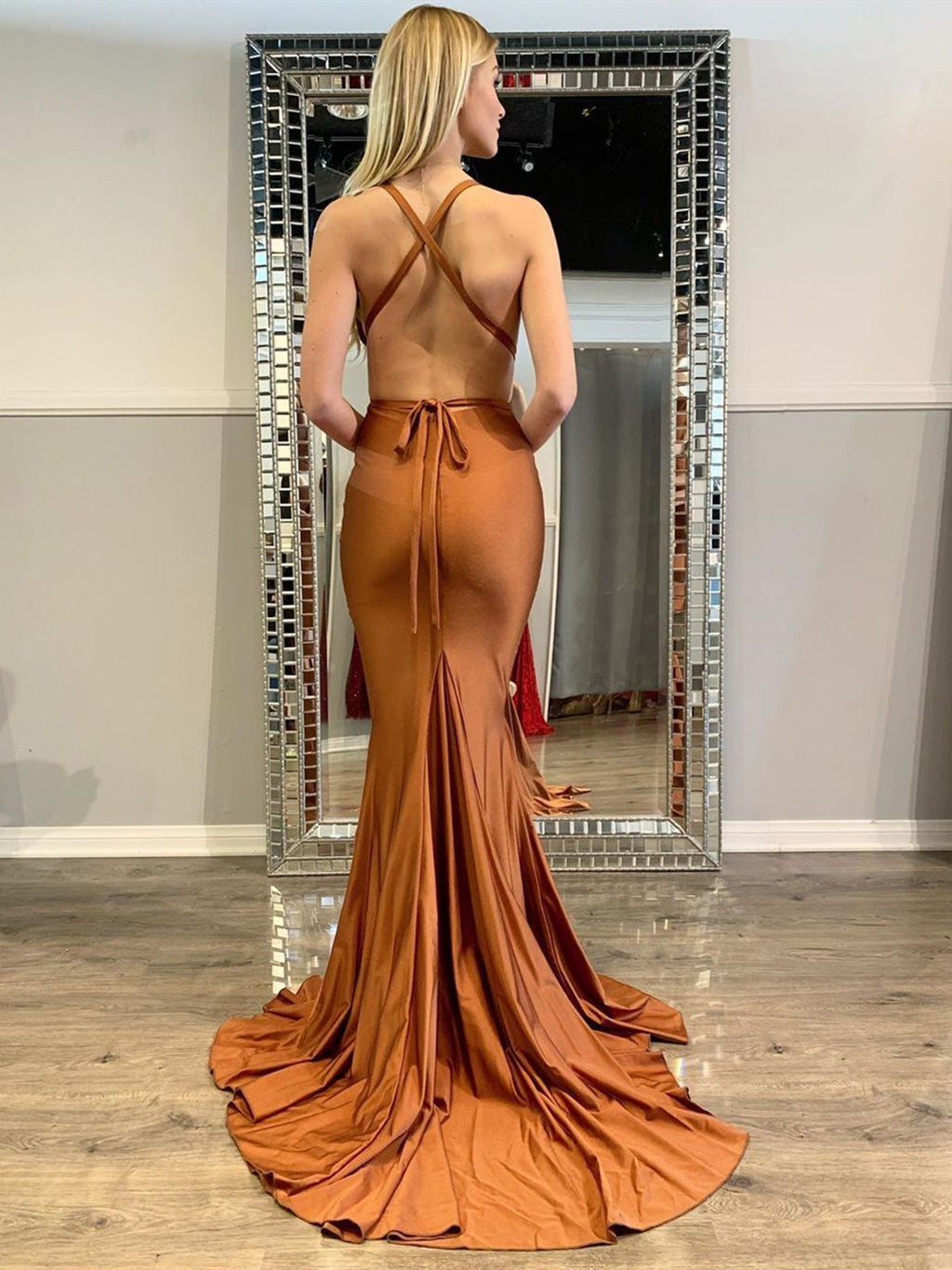 Vestidos de graduación formales, sexis, largos, de sirena, con escote en V, de satén y espalda descubierta.