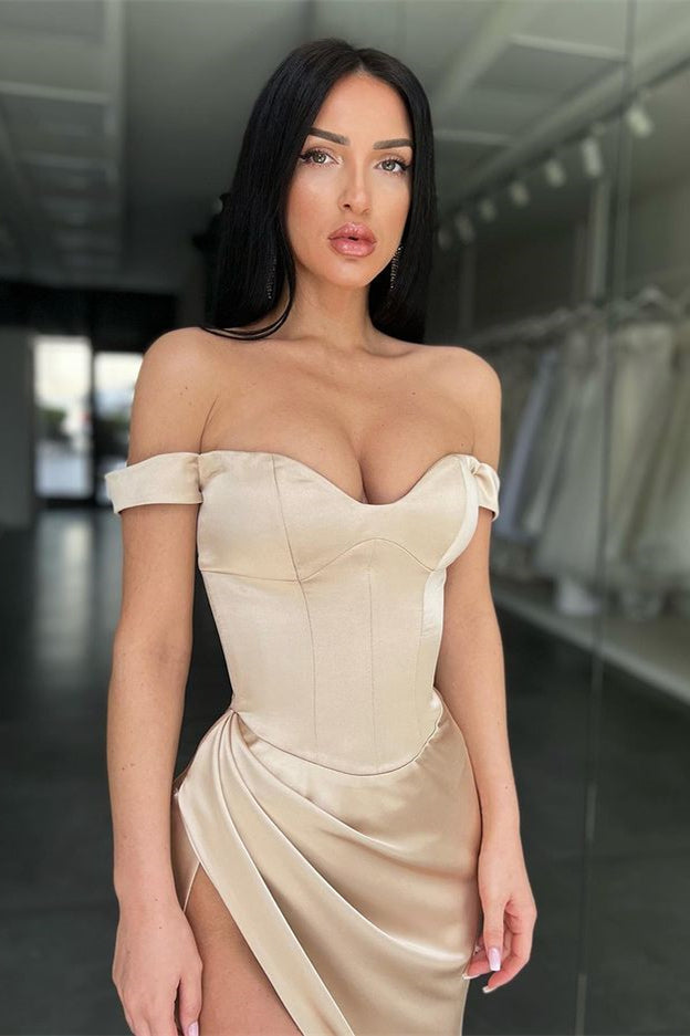 Robe de bal longue en satin sexy à épaules dénudées et fente latérale