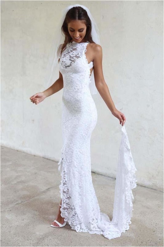 Robe de mariée sirène sexy et ravissante en dentelle dos nu avec traîne courte et élégante, idéale pour la plage ou la plage. 