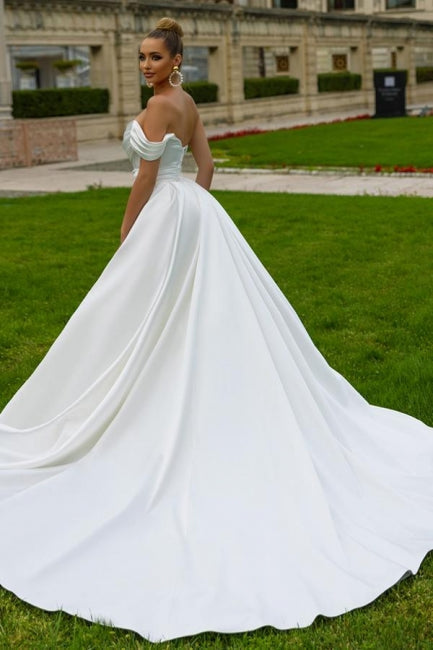Robe de mariée sexy en satin, coupe trapèze, épaules dénudées, sans manches, ornée de sequins et fendue.