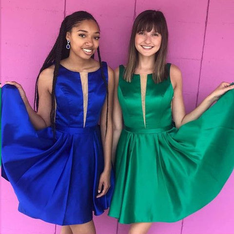 Robe de bal sexy courte à bretelles et décolleté en V en satin dos nu