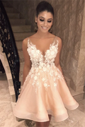 Robe de bal sexy à fines bretelles et décolleté en V | Robe de bal courte chic à appliqués floraux