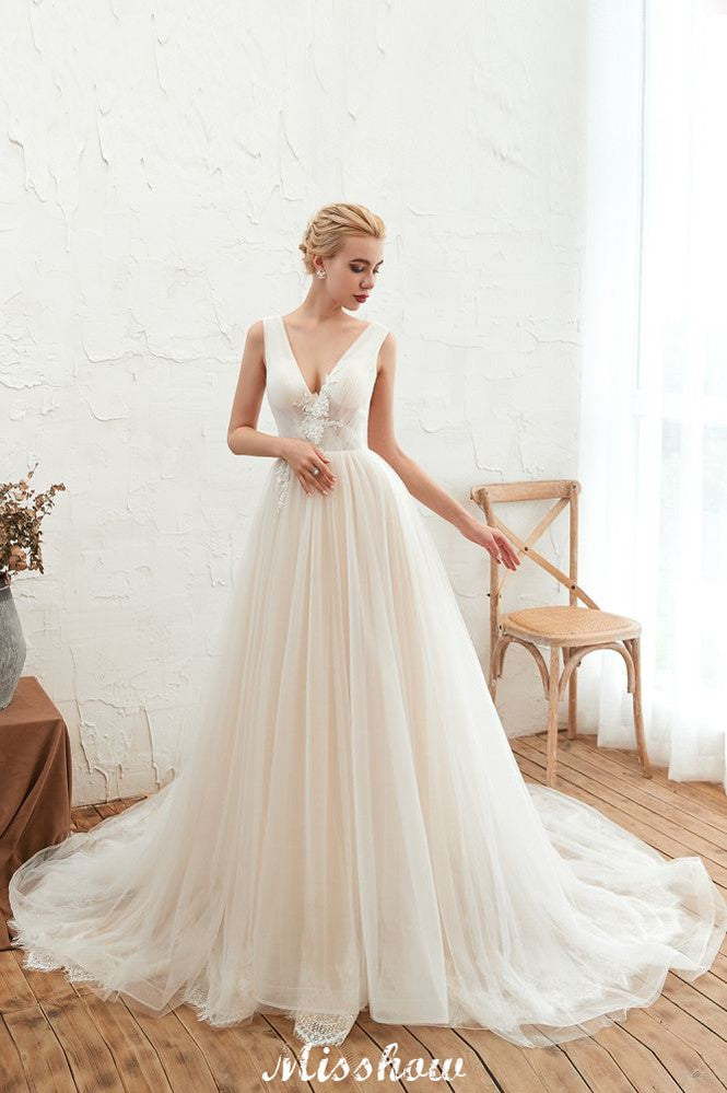 Robe de mariée princesse sexy en tulle à col en V avec applications de dentelle