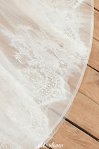 Robe de mariée princesse sexy en tulle à col en V avec applications de dentelle