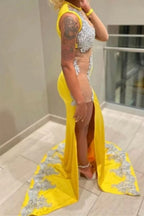 Vestido de sirena largo hasta el suelo, de encaje, sin mangas, con abertura, color amarillo joya, sexy y con detalle de joyas.