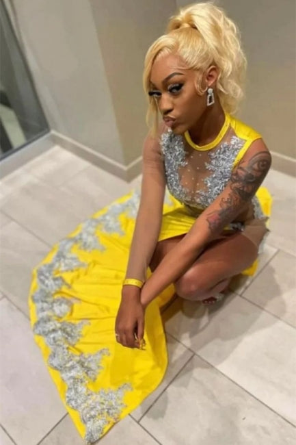 Vestido de sirena largo hasta el suelo, de encaje, sin mangas, con abertura, color amarillo joya, sexy y con detalle de joyas.