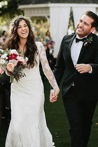 Robe de mariée fourreau en tulle dos nu à manches longues et col en V, ornée d'appliqués WD529