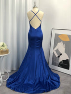 Robe de bal fourreau sans manches à col en V et froncée en satin tissé élastique