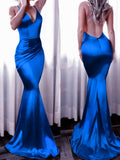 Robe de bal fourreau sans manches à col en V et froncée en satin tissé élastique