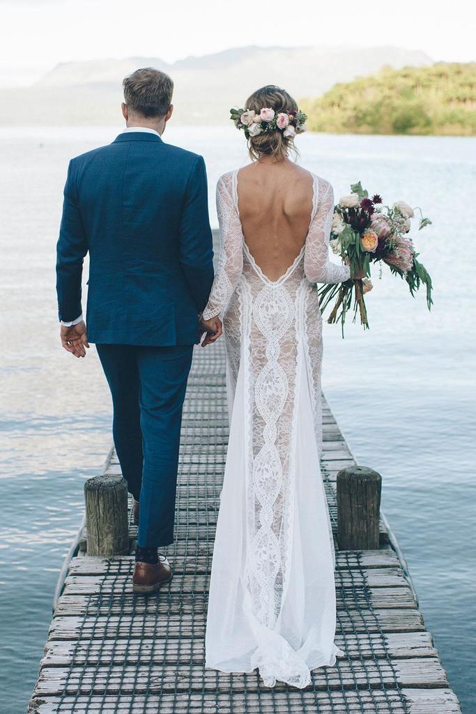 Robe de mariée fourreau/colonne en dentelle avec manches longues et dos nu WD487