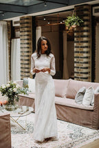 Robe de mariée fourreau/colonne en dentelle avec manches longues et dos nu WD487