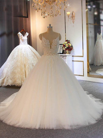 Vestidos de novia largos de corte princesa, brillantes, con escote corazón, tirantes finos, encaje y tul.