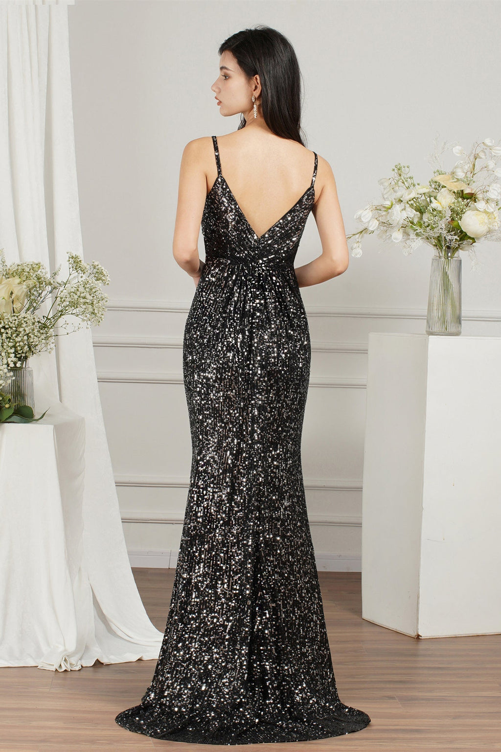 Vestido de dama de honor/baile de sirena con tirantes finos, escote en V y lentejuelas brillantes hasta el suelo.
