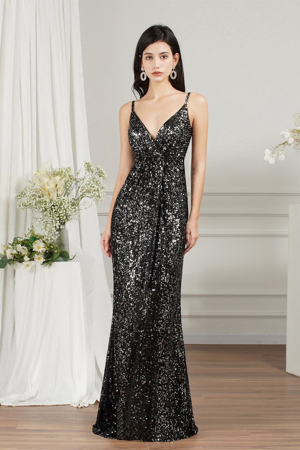 Vestido de dama de honor/baile de sirena con tirantes finos, escote en V y lentejuelas brillantes hasta el suelo.