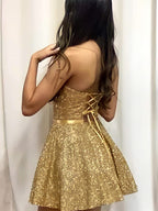 Robes de bal de fin d'année courtes et brillantes, sans bretelles, à sequins, style trapèze.