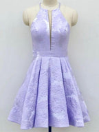 Robe de bal courte trapèze à col V profond et sans manches