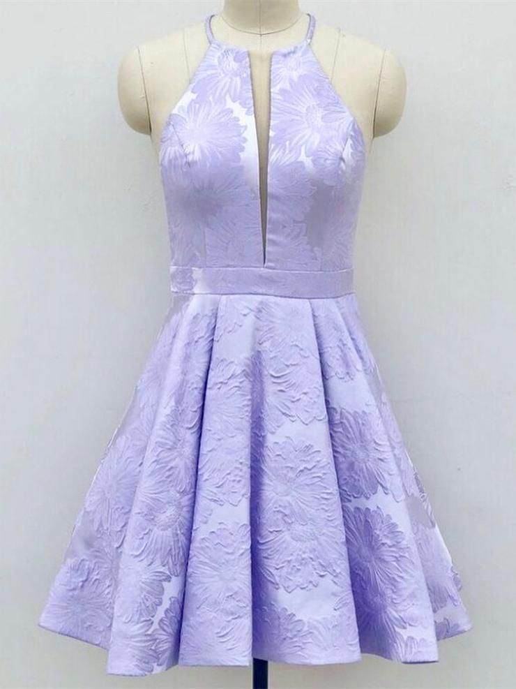Robe de bal courte trapèze à col V profond et sans manches