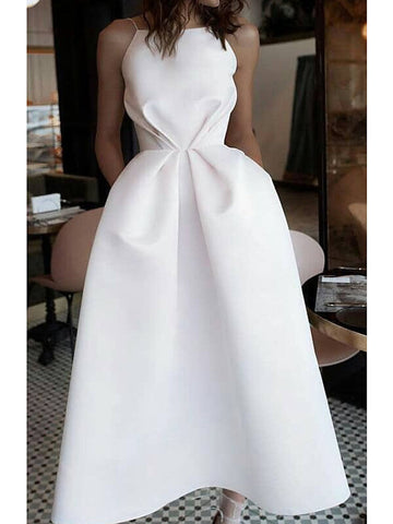 Vestidos formales cortos de satén con escote joya, tirantes finos y corte en A, con bolsillos.