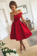Robe de bal rouge courte en satin à épaules dénudées, coupe trapèze