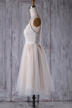 Vestido de novia corto de corte A con tirantes finos y encaje de tul