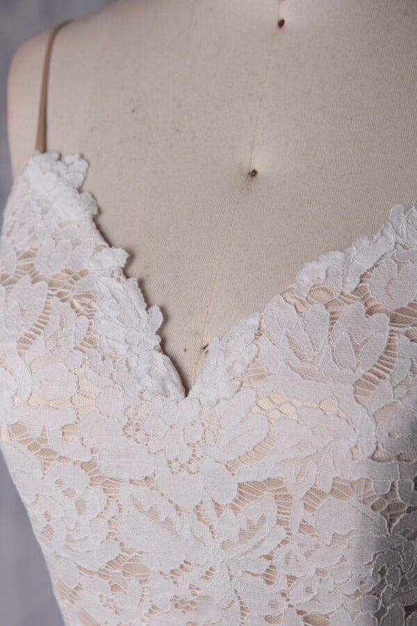 Vestido de novia corto de corte A con tirantes finos y encaje de tul