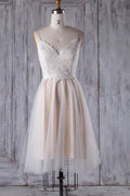 Vestido de novia corto de corte A con tirantes finos y encaje de tul